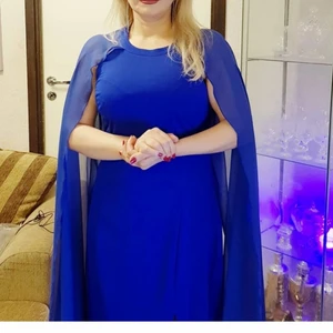 Klänning  - Afton- och festklänning med härlig färg och material 