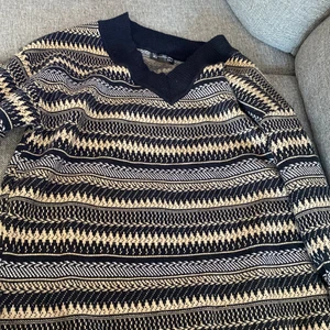 Tröja - Säljer denna snygga tröja för att jag aldrig använder den längre