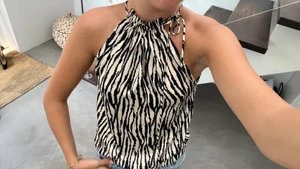 Linne / topp i zebramönster från neo noir - Finaste linnet/ toppen som passar till allt. Använd men skicket är som nytt🙏🏻 köpt från Neo noirs hemsida för 650kr, jag säljer för 300kr🫶🏻 frakt ej inkluderat