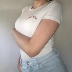 Vit Bodysuit  - White Bodysuit (With/Med G string)  Xs Fri frakt/ Free shipping  Only has been used in this picture/ Bara har blivit används i den här bilden. 