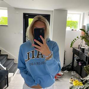 Så fin och mysig hoodie till hösten! Bra skick. Köparen står för frakten🥰