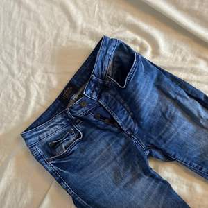 Jeans till herrar i storlek 29-32 i fint skick! Köparen står för frakt och betalning sker via Swish 