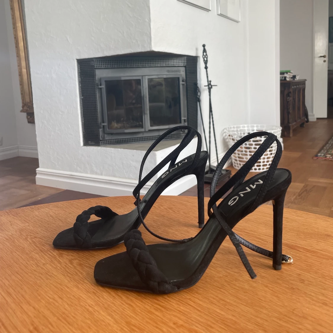 Svarta stilettklackar Mango 