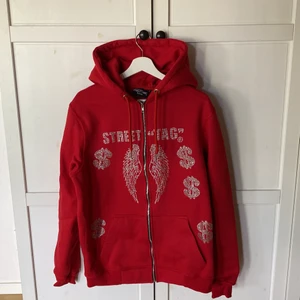 Hoodie Streettag - Ny hoddie limited edition från Streettagclothing.com  Fick fel storlek vid beställning.  Nypris: 600kr Detta är storlek M. 