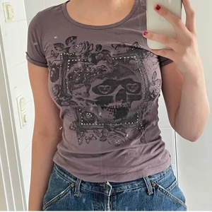 T-shirt  - Säljer denna snygga T-shirt som jag köpt här på Plick men som inte kommer till användning längre💖💖 (lånade bilder från förra säljaren)