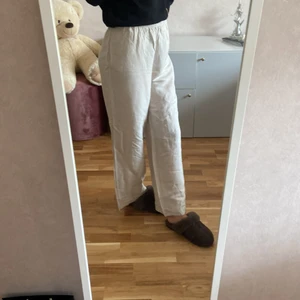 Linnebyxor - Superfina linnebyxor från hm som säljs då de är förstora. Aldrig använda och därav som nyskick