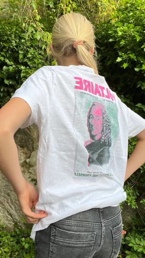 Asball Zadig tisha!🌟🎸 - Säljer nu min fina Zadig t-shirt.☺️ Endast testad och fotad nu🤓 Supercoolt motiv på både fram o baksida!🎸😍🌟👌🏻 Nypris: runt 1000kr Mitt pris: 800