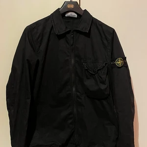 Stone island jacka - Stone island overshirt  9/10 cond  Storlek L men passsr M