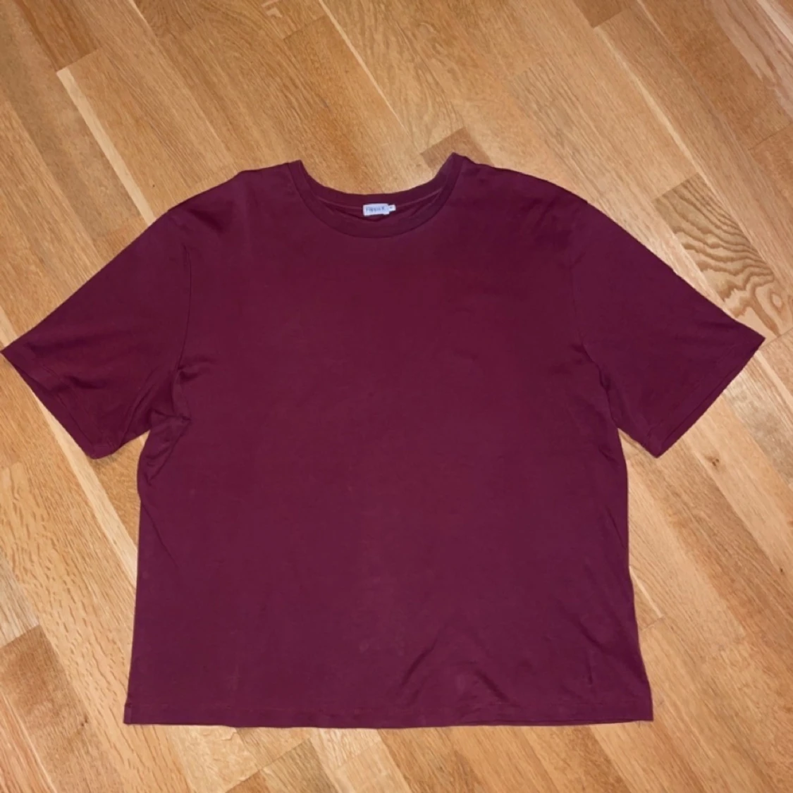 Filippa K, vinröd T-shirt, XL - 90