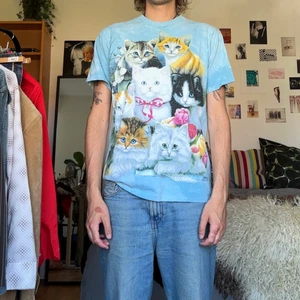 Vintage light blue cute kitten shirt - propper swaggy fits big
