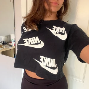 Nike tröja  - Säljer min Nike tröja i stl S som endast är använd ett fåtal gånger