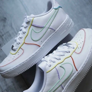 Beställ Custom målade skor  - Detta är exempel på vad vi kan erbjuda som Custom målade skor ! Skicka in dina finna skor till oss eller beställ helt nya med plus önskad design. Beställ genom att skicka ett meddelande till oss här eller via var Instagram @asphodel_jh ☺️