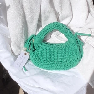 Kerastudios stickad väska  - Endast en kvar av denna