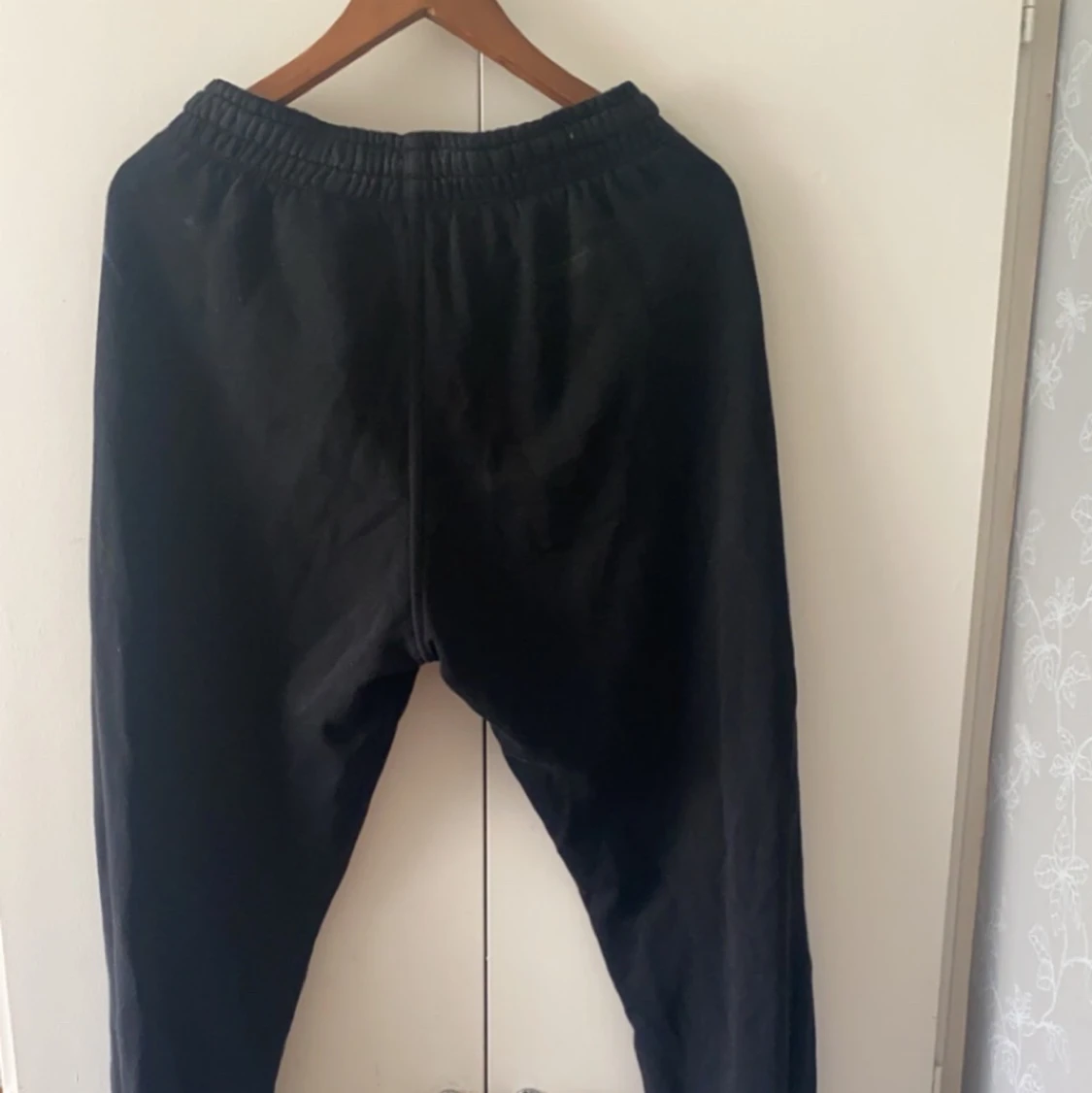 Vanliga svarta mjukisbyxor - 90