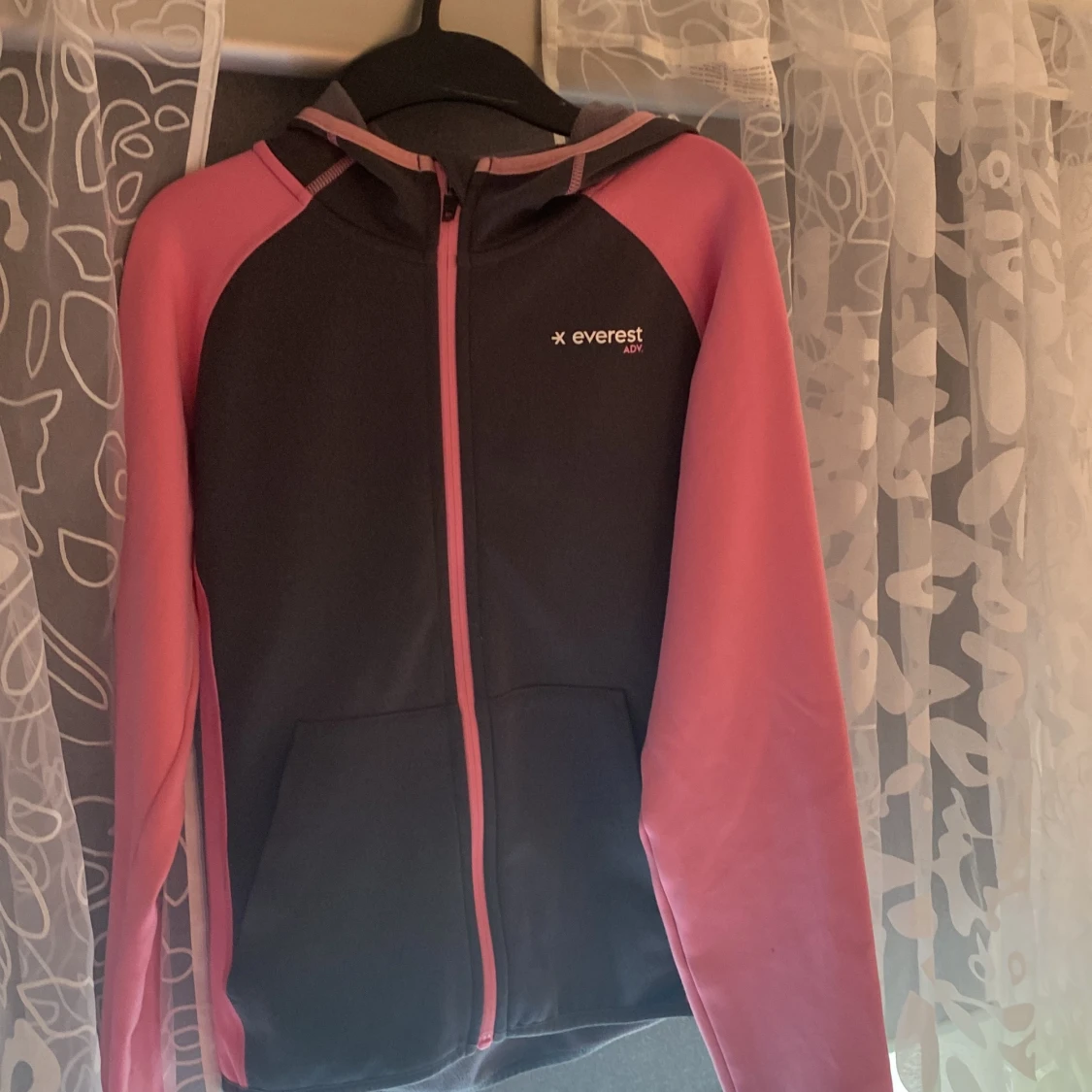 Rosa/grå zip up hoodie 