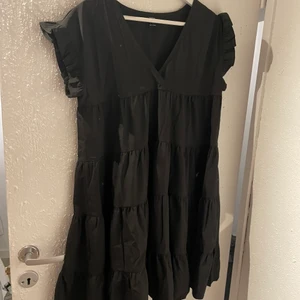 Klänning  - Säljer denna snygga klänning, liknar de från zara