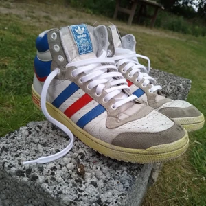 Adidas top ten - Välpatinerade,något gul sula. Gamla retro skor. Storlek 44 
