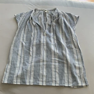 Hm topp aldrig använd  - Luftning och somrig sommar top.