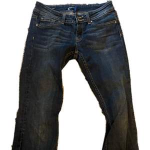coola jeans som jag köpte för ett tag sen i USA. Använts lite men fortfarande i gott skick.💕