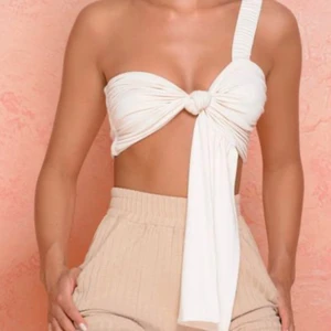 Topp + byxa  - Helt nytt sett storlek xs , från oh polly 