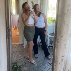 Kjol - Mörk grön kjol