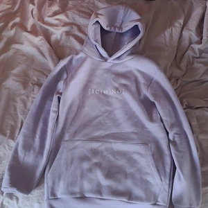 Pastel Lila hoodie  - Hoodien är ny köpt och inte använd. Den är xs. Den är ifrån new yorker 