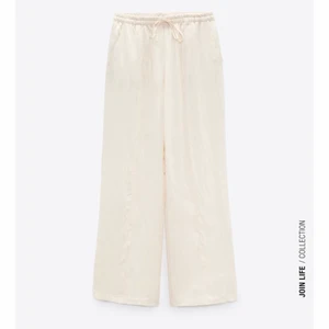 ”Linnebyxor” Zara - Liknar linnebyxor men är i ett mjukare material, från Zara. Storlek M, passar mig som har S beror på hur man vill att de ska sitta. Helt oanvända med lappen kvar!