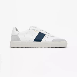 Axel arigato skor - Helt okej skick skriv för mer bilder ! Slutsålda överallt!