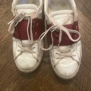 Valentino skor - Säljer mina valentino skor i storlek 39!❤️