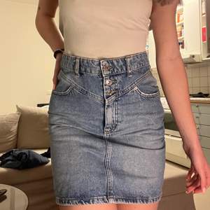 Denim skirt from Gina, nice thick quality and worn very few times 