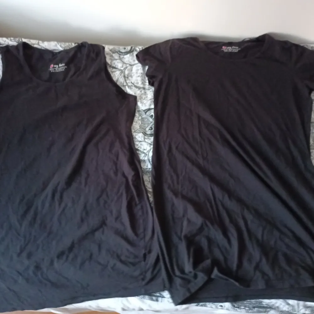 T-tröja +linne 50för båda stl:Xl. T-shirts.