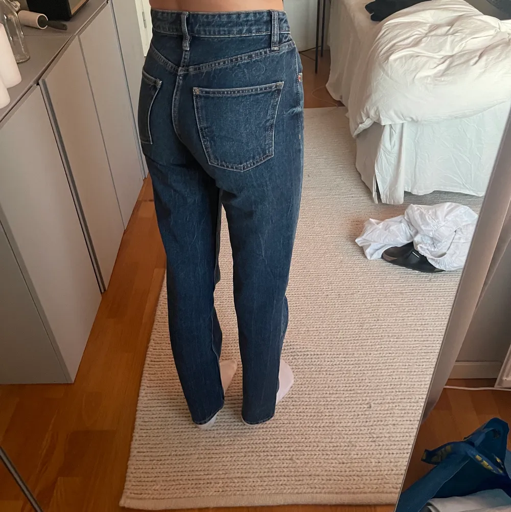 Mörkblåa zara jeans, bra skick, jag är 180 cm lång. Jeans & Byxor.