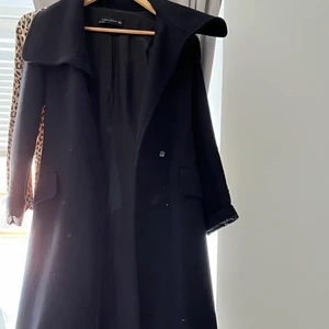 Svar lång kappa  - Lång kappa använd några gånger 