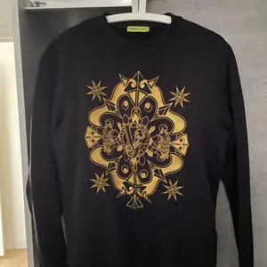 Versace Sweatshirt Storlek M, knappt använd 