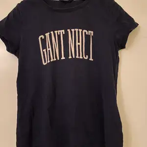 Fin Gant T-shirt i marin blå