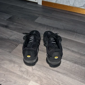 Nike Tn skor  - Nike skor använd 2-3 ggr ska flytta so har för många skor 