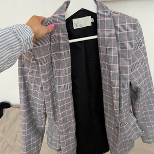 Kavaj  - Snygg kavaj från Nelly, lite oversized. Fint skick 