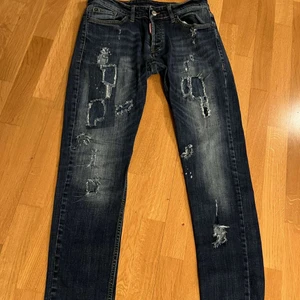 Dsquared2 Jeans  - Dsquared2 jeans i toppskick, storlek 44. Inga som helst fel, vid frågor kontakta mig 😊
