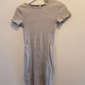 Snygg grå klänning från Hm. Storlek S 