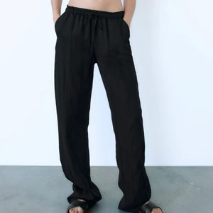 Linne byxor - Svarta linne byxor från Zara. Helt nya prislapp är kvar. Super snygga till allt! Storlek S💞