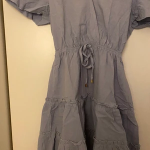 Sommar klänning - Så söt klänning i finaste färgen, skriv privat för mer bilder!!💗💗