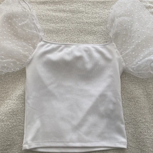 Blus från new yorker - Säljer en blus från New Yorker. Det står ingen storlek, men tror att det är xs elle s. Skriv vid intresse💕