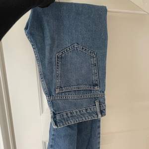 raka jeans från carin wester! sjuuukt snygga men har tyvärr blivit för små för mig:/ storlek 34💓 skriv för fler bilder)