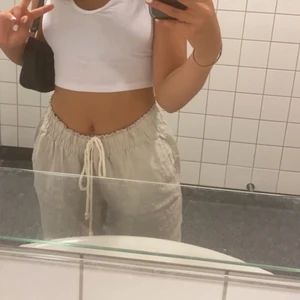 Linnebyxor - Jättefina linnebyxor från hm strl s/m. Säljer då de är förkorta på mig! Bud från 180kr, köpt direkt 300💖