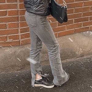 Jeans från Gina Tricot  - Sköna o är i storlek 34