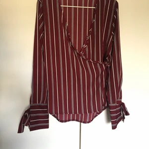 Blus - Blus i vinröd färgen ❤️ Använd en gång 🐥