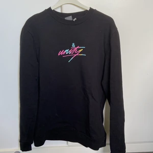 Sweatshirt  - Ganska tunn sweatshirt från Asos storlek S. Knappt använd, säljer pga att den inte kommer till användning. 