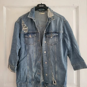 Jeansjacka  - Oversized jeansjacka i storlek M.