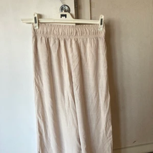 Pösiga linnebyxor - Linnebyxor från hm, för korta för mig men passar någon som är runt 1,60.