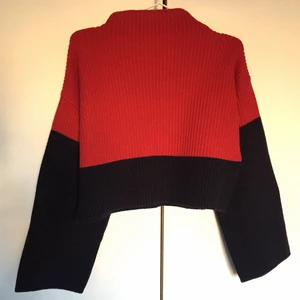 Tröja - Cropped Monki tröja